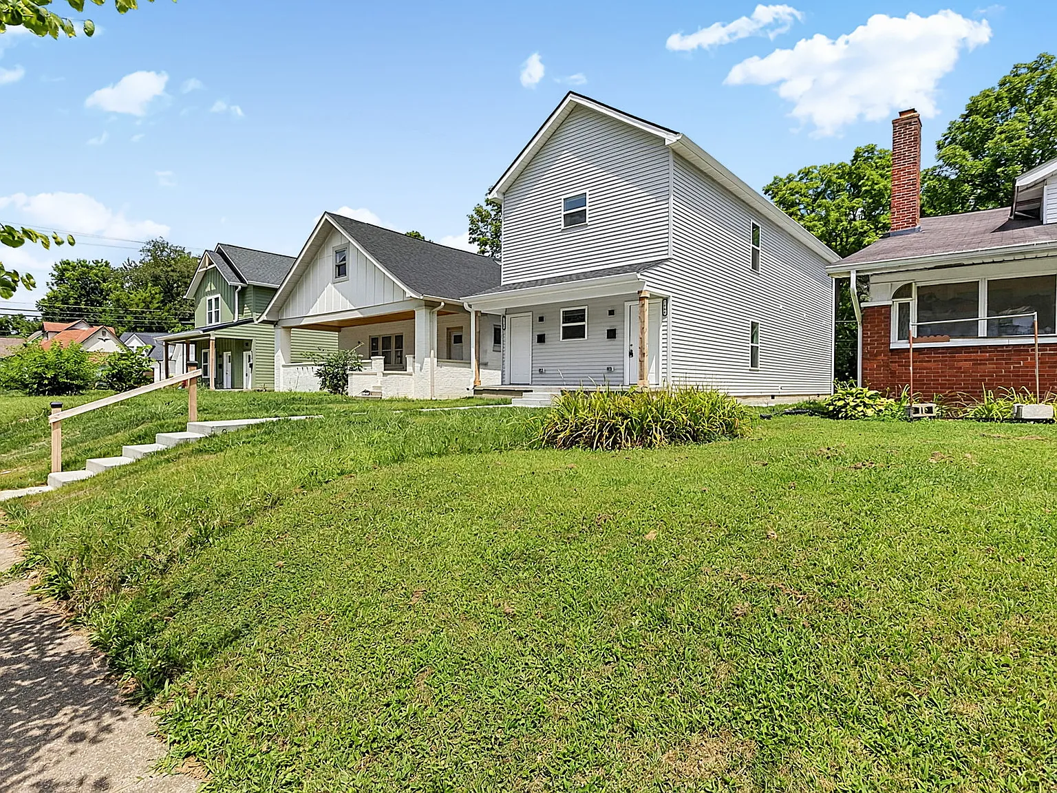 3947 Rookwood Ave — Photo 3