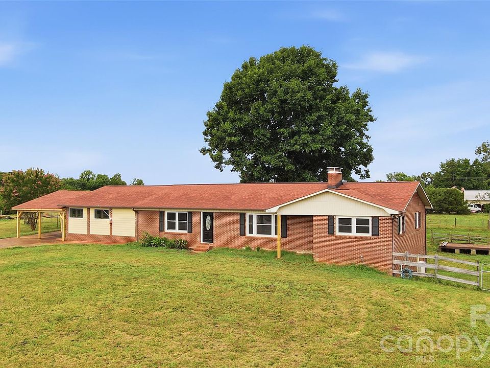 1st image of 3881 Summerow Rd