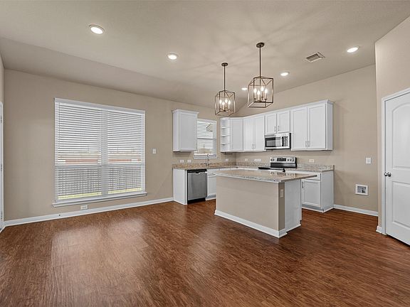 4th image of 313 Branch Rd