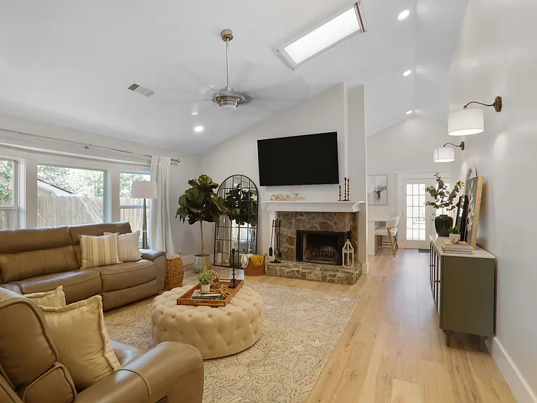 1117 Capital Club Cir — Photo 1