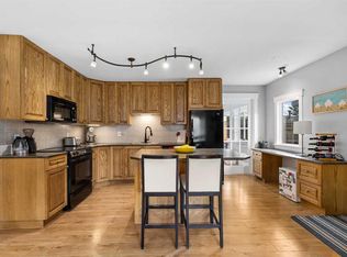 8736 SW 34th Ave NW, Calgary, AB T3B1R7