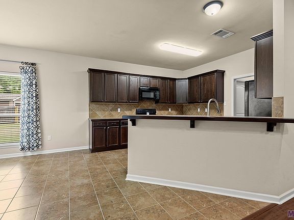 4th image of 38205 Dolphin Ct