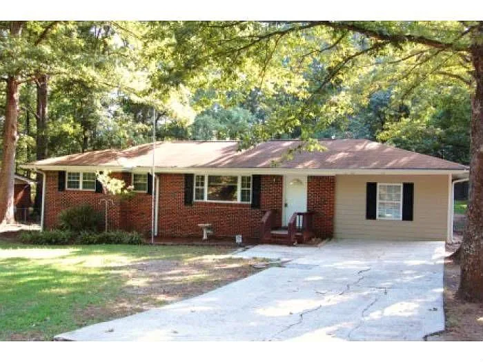 2126 Terry Ln photo 1