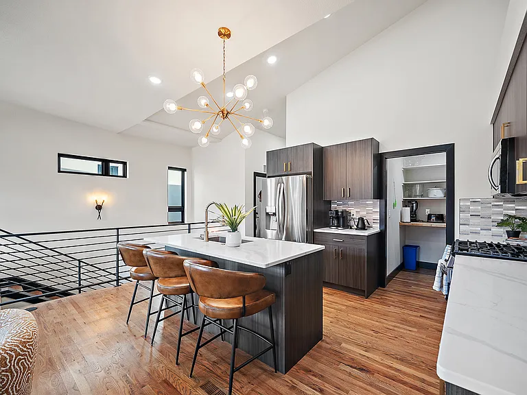 +2nd floor
+Kitchen
+Appliances new as of 2025
+Walk-in pantry