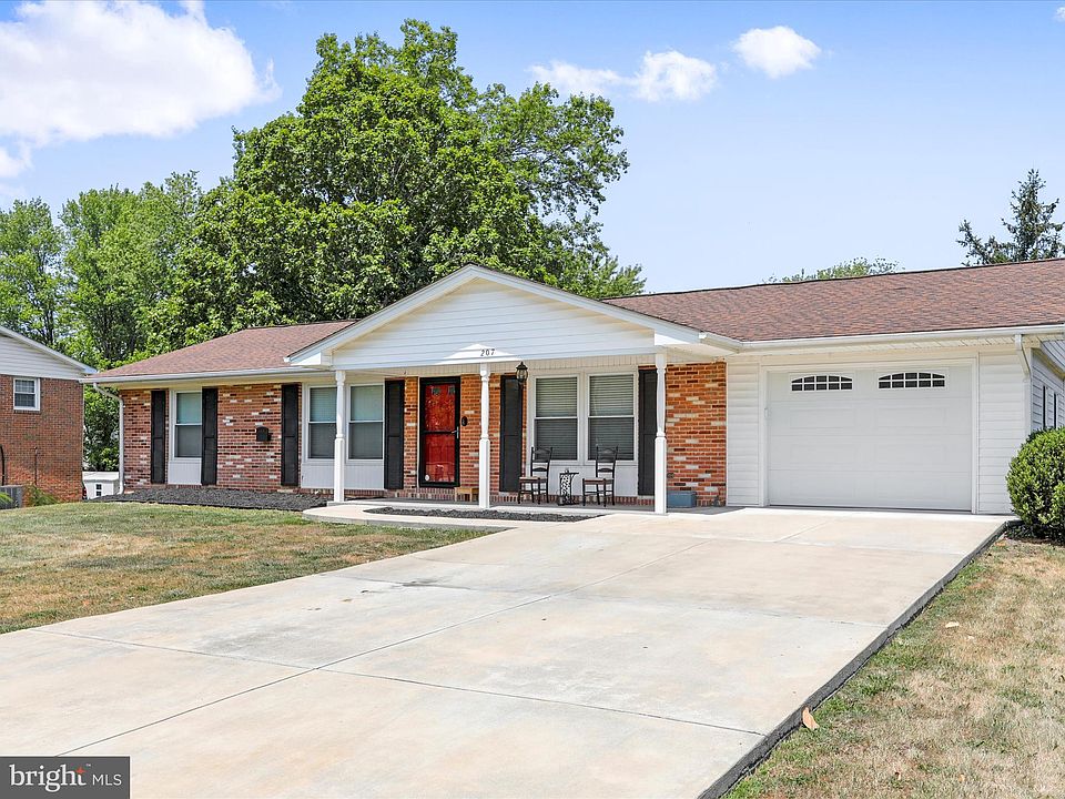 1st image of 207 Bedford Pl