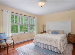 2 Stone Run Rd, Bedminster, NJ 07921