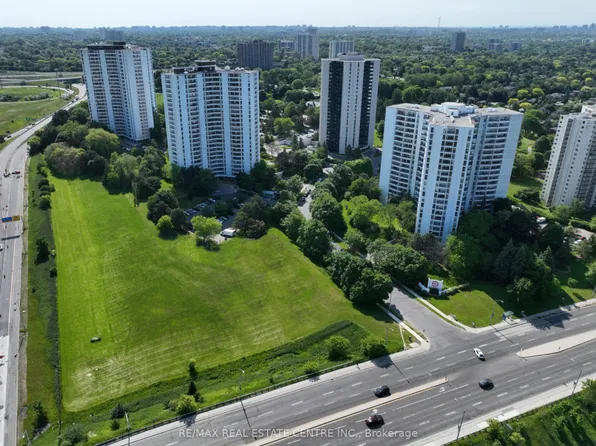 150 Graydon Hall Dr, Toronto, ON