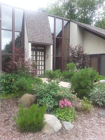 1st image of 661 Broadway Ave