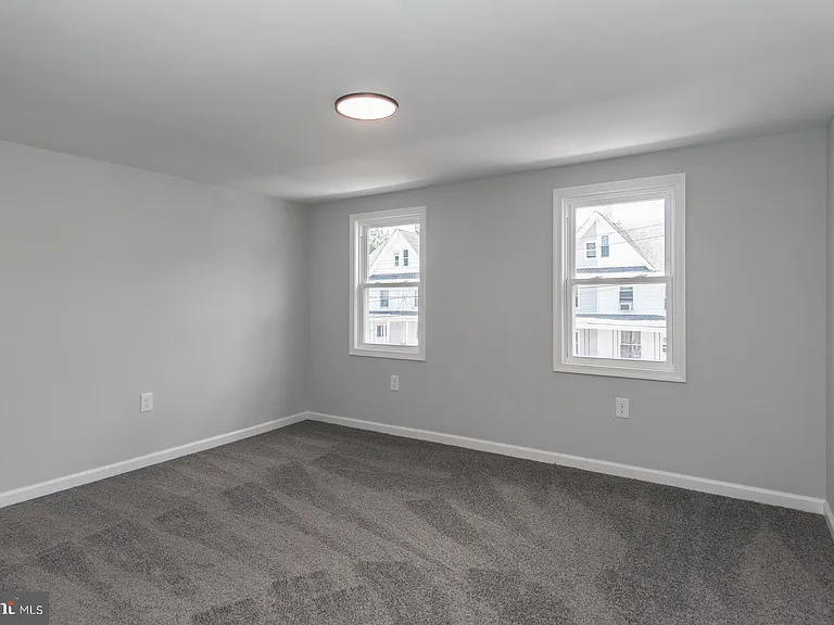 647 Spruce St — Photo 16