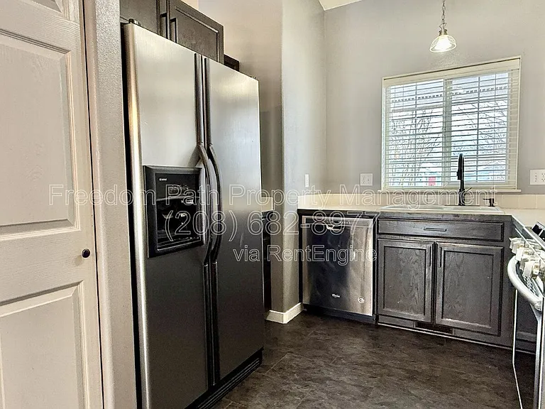 1382 W Tanager Ave — Photo 11