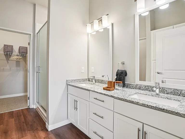 Lyra Apartments — Photo 13