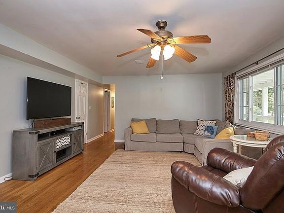 4th image of 6691 Maxwell Ave