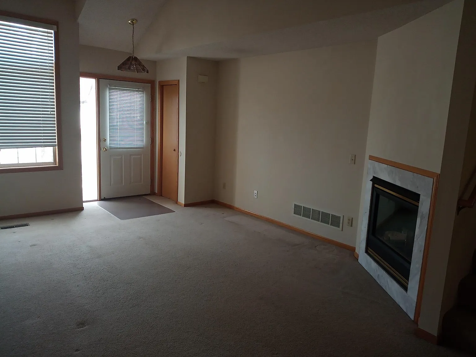 2 bed, 1.5 bath, 1422 sqft, $1,995 — Photo 4