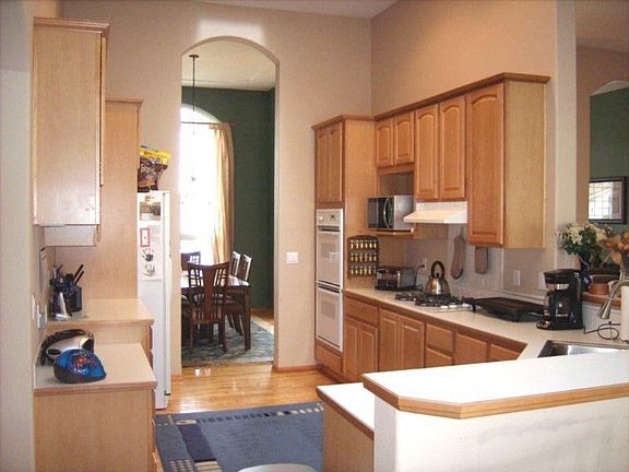 5th image of 9214 Vancouver Dr NE