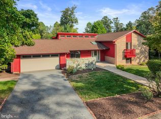 7808 Wendy Ridge Ln, Annandale, VA 22003