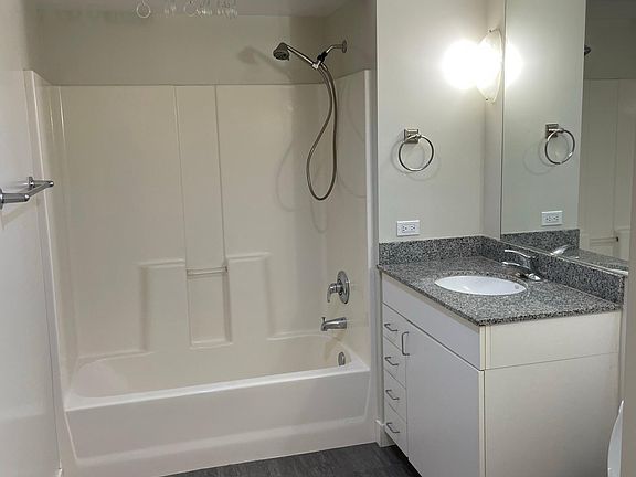 5th image of 425 W Beech St Unit 229