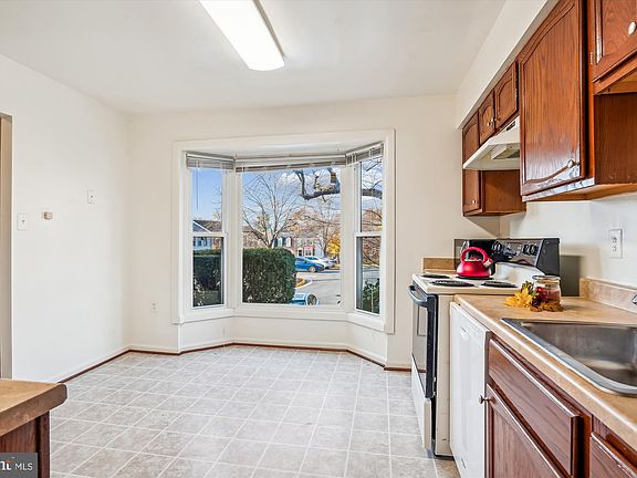5th image of 14179 Royal Oak Ln