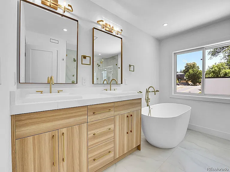 300 S Franklin St — Photo 24