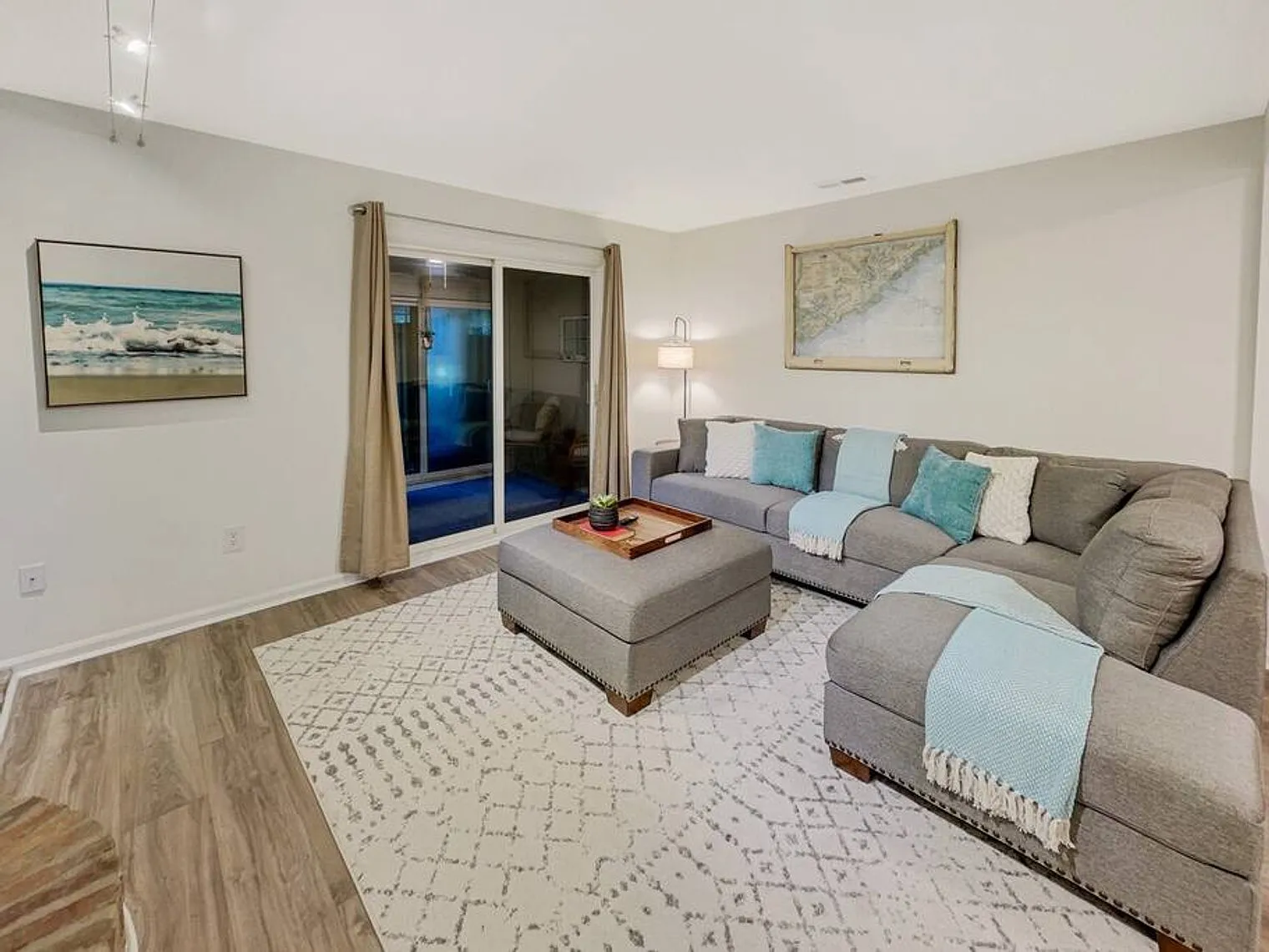 2 bed, 1.0 bath, $4,884 — Photo 3