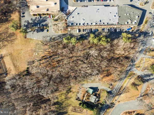 9821 Georgetown Pike, Great Falls, VA 22066