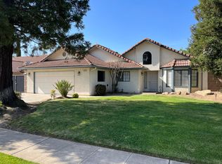2571 Sierra Ave, Clovis, CA 93611
