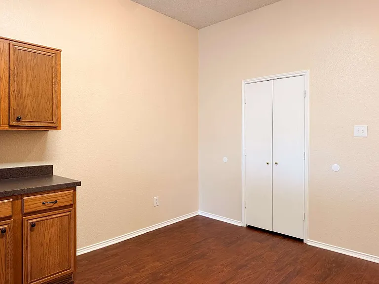 833 Edgehill Rd — Photo 13