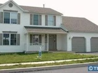 108 Roxberry Dr, Sinking Spring, PA 19608