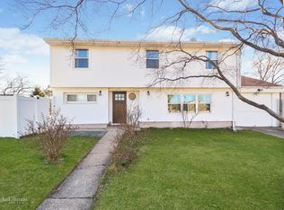 286 E 1st St, Deer Park, NY 11729