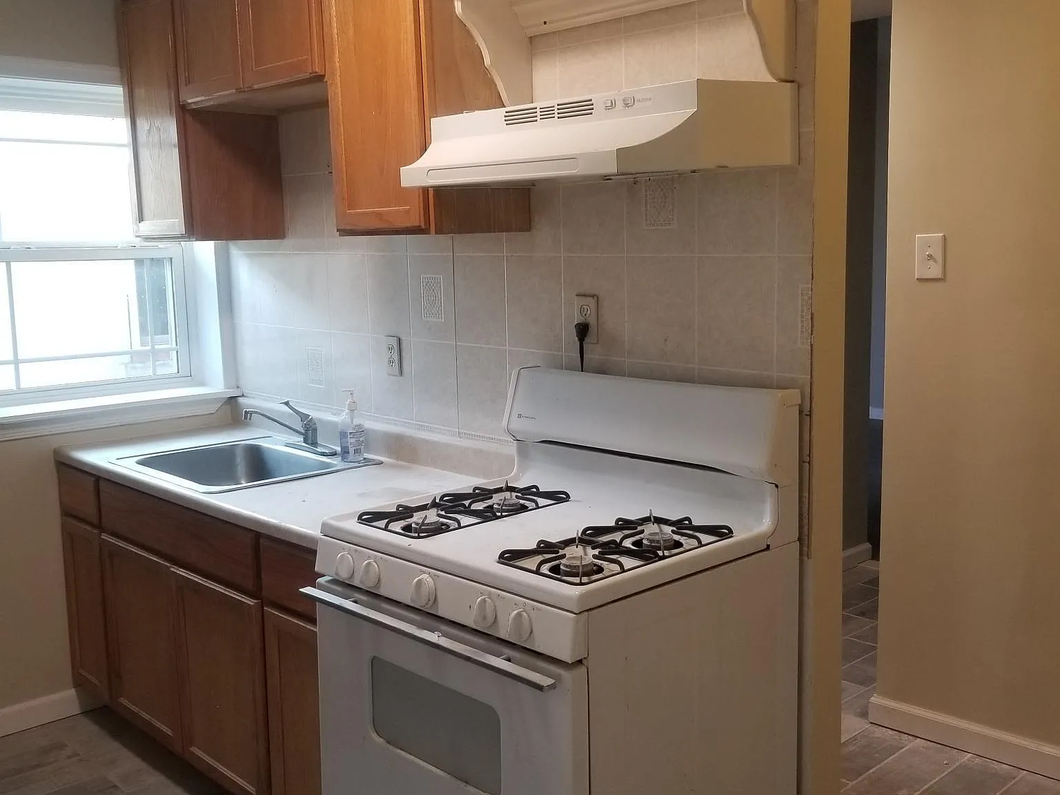 2 bed, 800 sqft, $1,295 — Photo 3