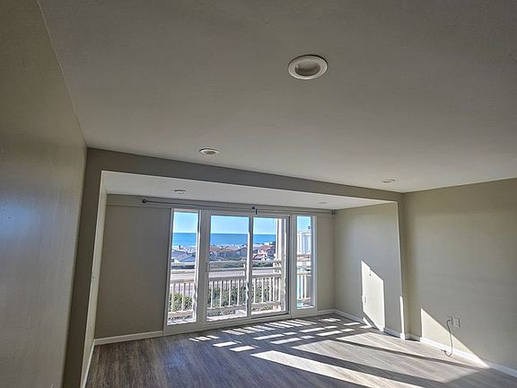 3rd image of 3192 Ocean Blvd #1-4