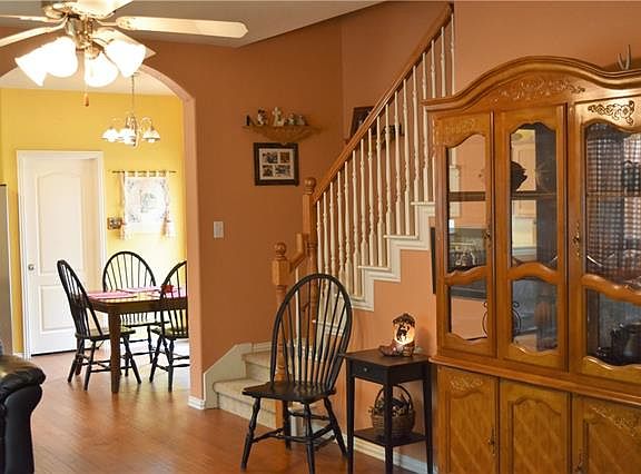 3rd image of 1913 Cambridge Dr