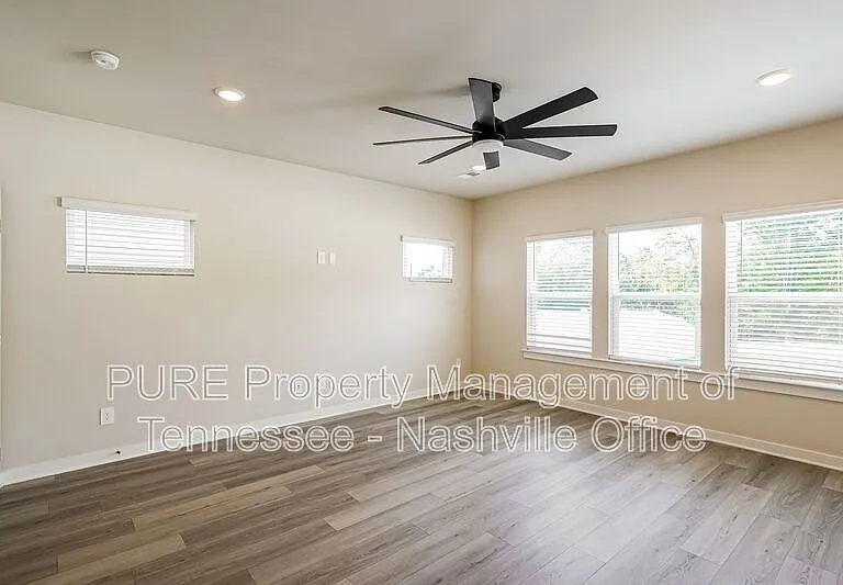3889 Northbrook Dr — Photo 32