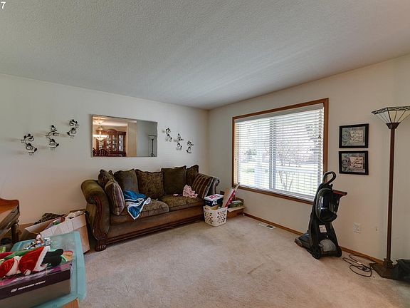 3rd image of 10500 NE 184th St