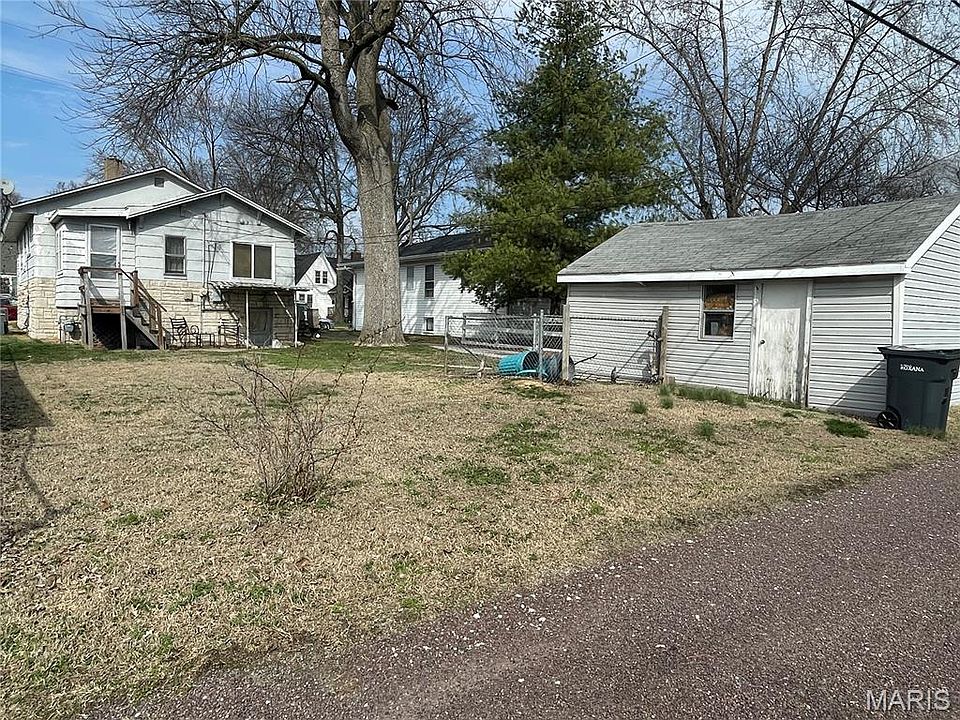 2nd image of 131 E Tydeman Ave