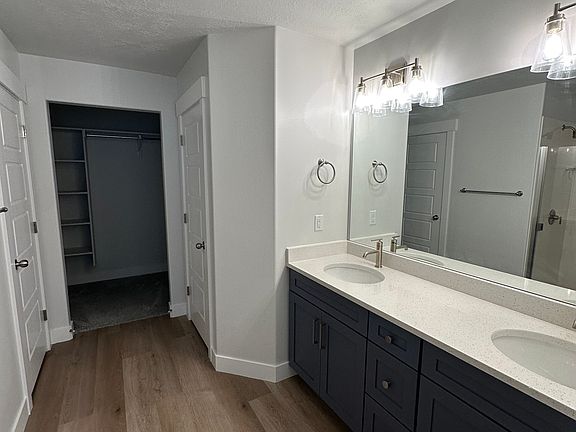 4th image of 1002 N Freeman Dr