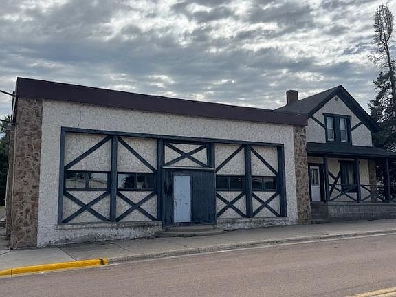 2nd image of 223 Main St E