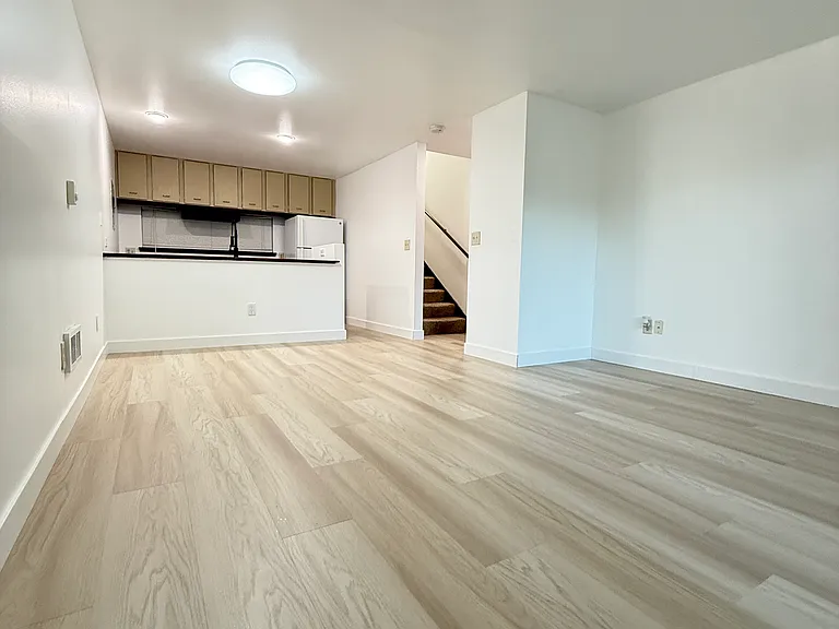 4745 Ravenna Ave NE #4745 — Photo 2