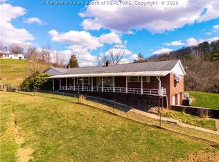 609 Frozen Camp Creek Rd, Gay, WV 25244