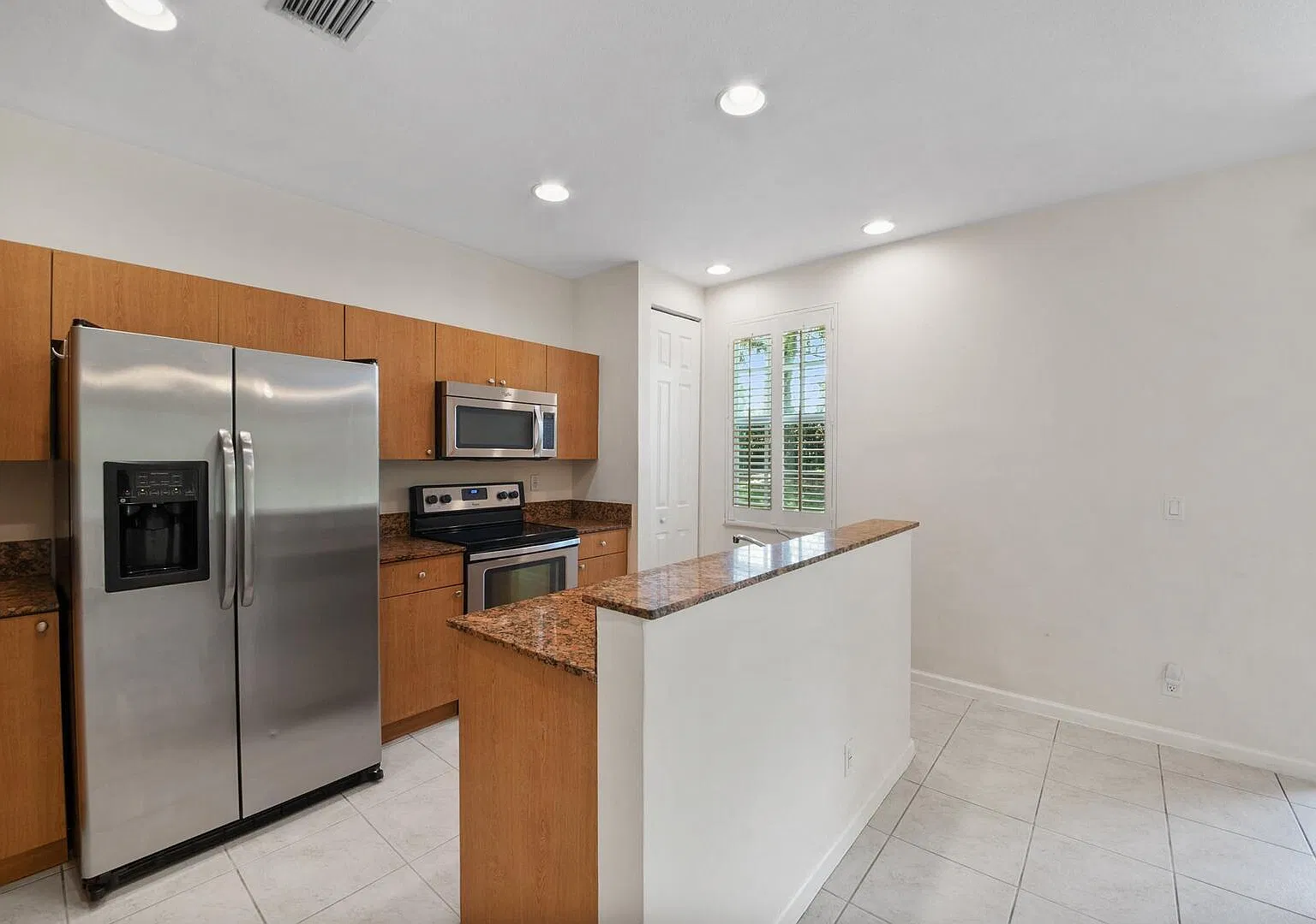3 bed, 2.5 bath, 1707 sqft, $3,100 — Photo 4