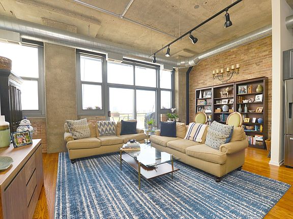 5th image of 900 N Kingsbury St APT 838