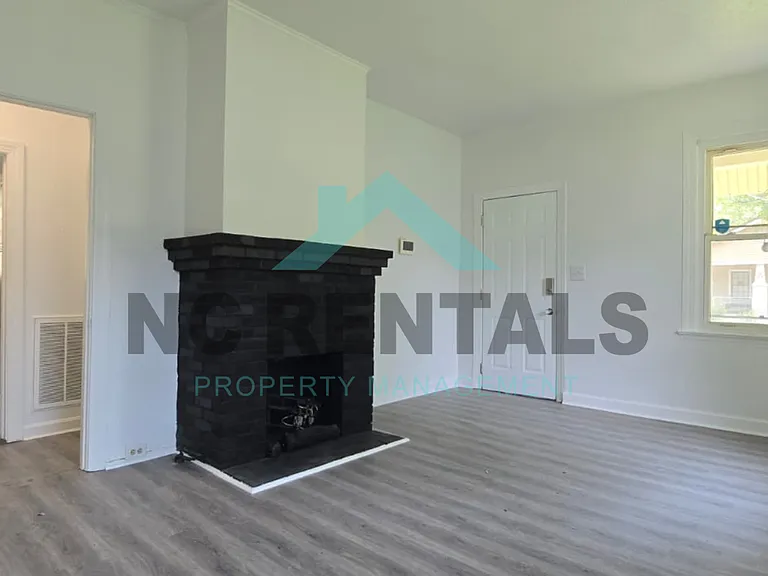 716 S Pine St — Photo 4