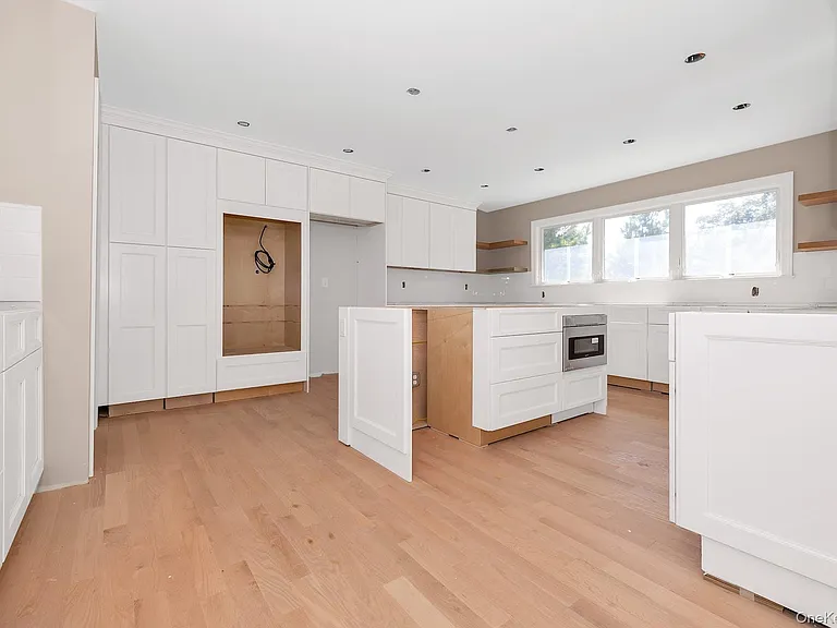 58 Marion Dr — Photo 9