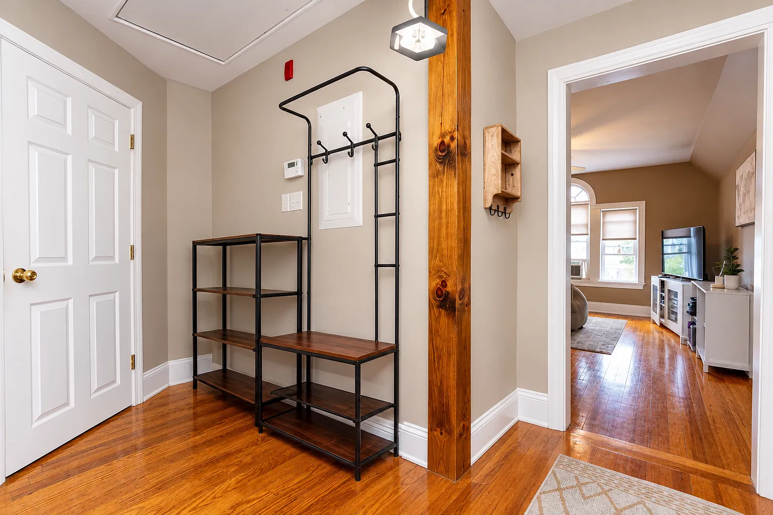 1 bed, 925 sqft, $2,050 — Photo 3