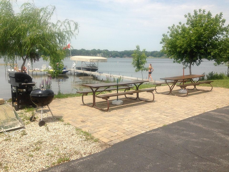Patio with gas and charcoal grills, and picnic tables for dining