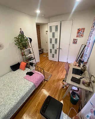 Rented by PMG Real Estate  | media 21