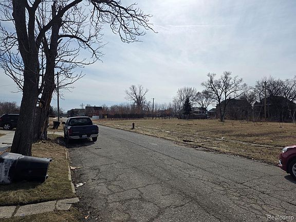 5th image of 2174 Garland St