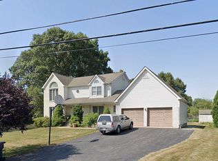 4 Woodside Ave, Cumberland, RI 02864