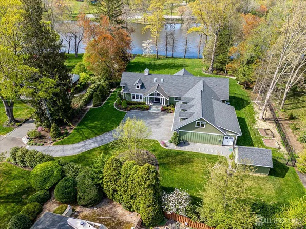 28 Evans Dr, Cranbury, NJ 08512