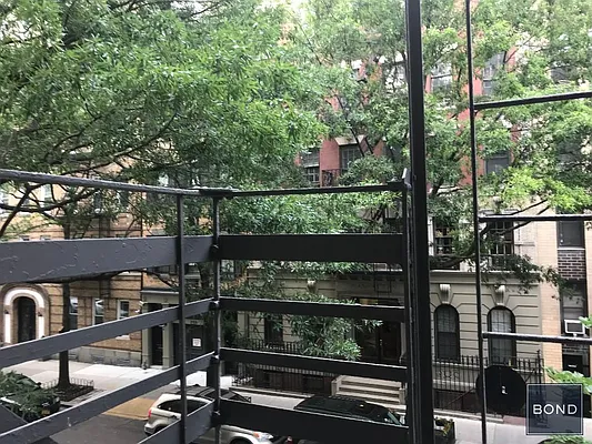 Rented by Bond New York | media 17