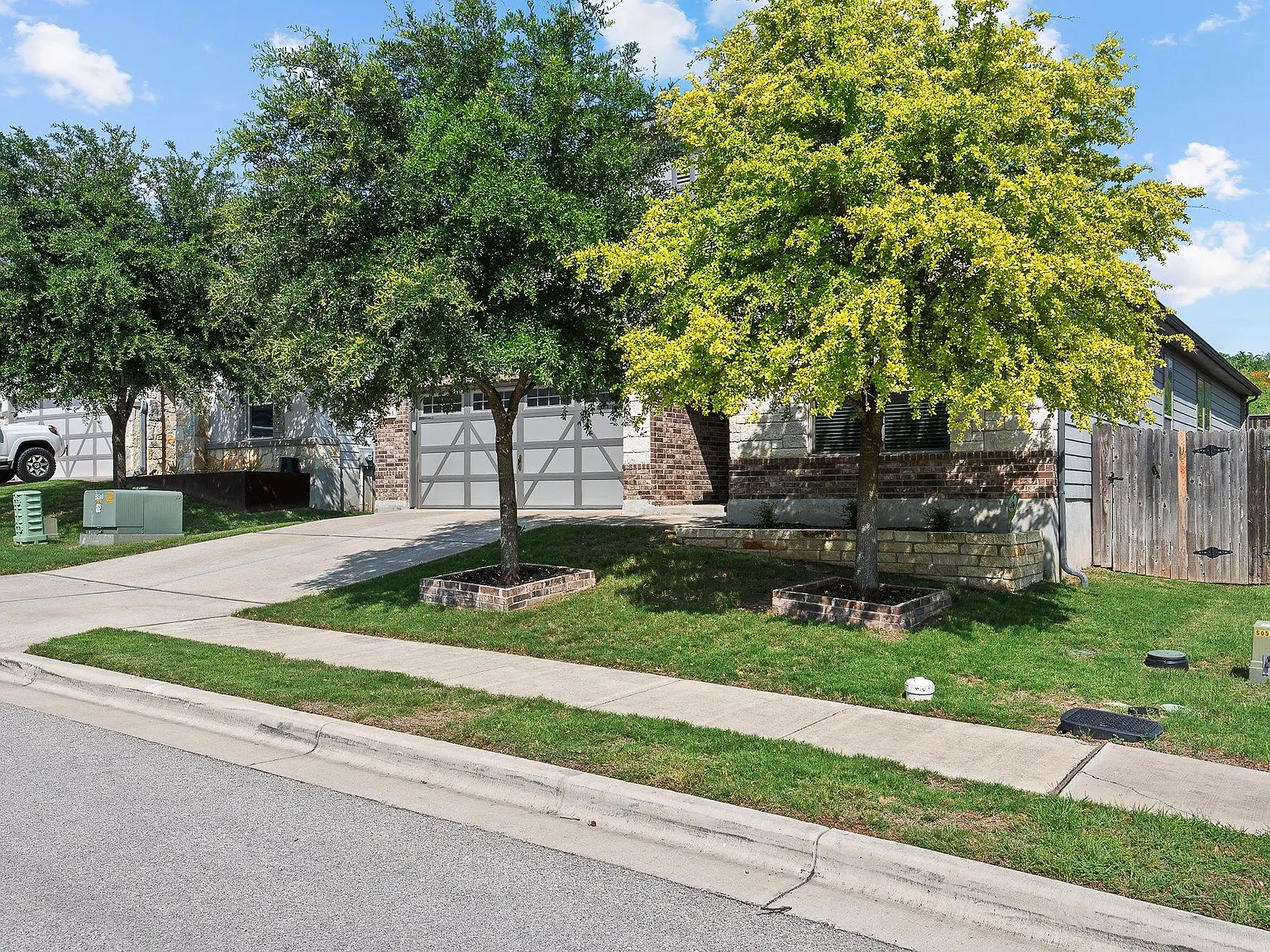 3 bed, 2.0 bath, 1983 sqft, $2,495 — Photo 3